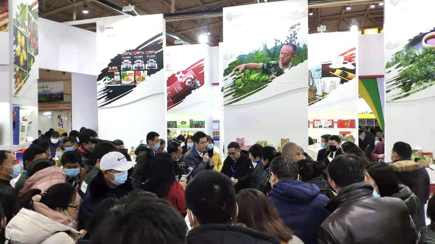 "军创云品"深得消费者睛眯"你们的展馆很有特色,产品也非常好,今天买